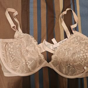 Victoria's Secret Lace Underwire Bra in Blush
